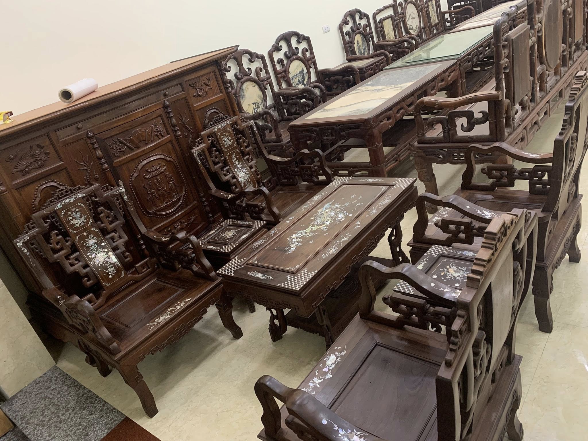 thu-mua-ban-ghe-go-cao-cap