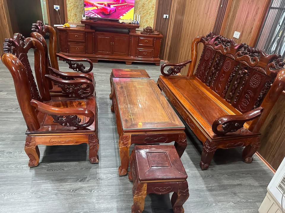 thu-mua-ban-ghe-go-gia-cao