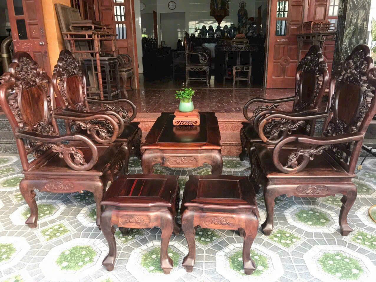 thu-mua-ban-ghe-go-gia-cao